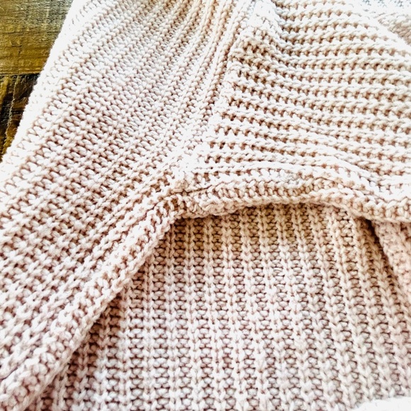 ***SOLD***
Debut Dusty Rose Oversized Sweater / Pre Owned - Picture 9 of 10